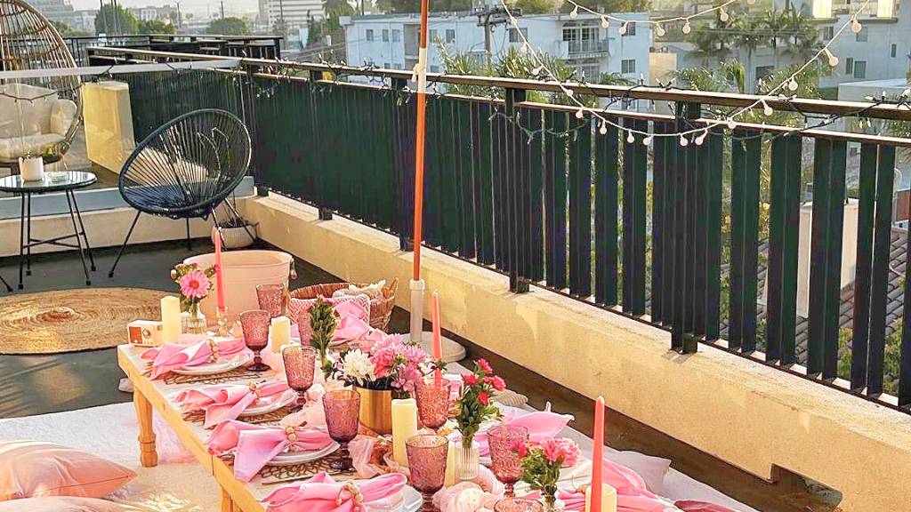 © Picnic Makers - https://picnicmakers.com/ rooftop january birthday picnic