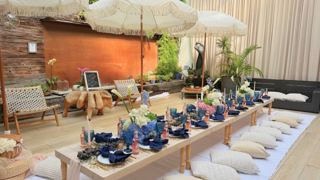 © Picnic Makers - https://picnicmakers.com/ winter patio picnic birthday