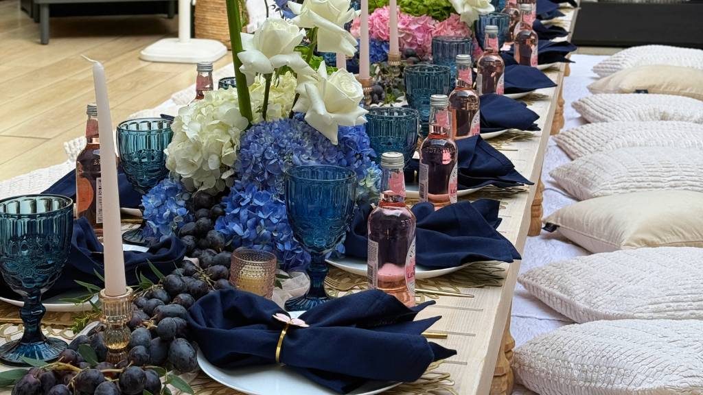 © Picnic Makers - https://picnicmakers.com/ winter birthday table details