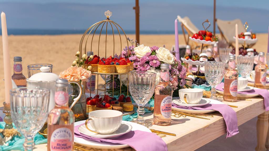 © Picnic Makers - https://picnicmakers.com/ 2 year old birthday beach tablescape