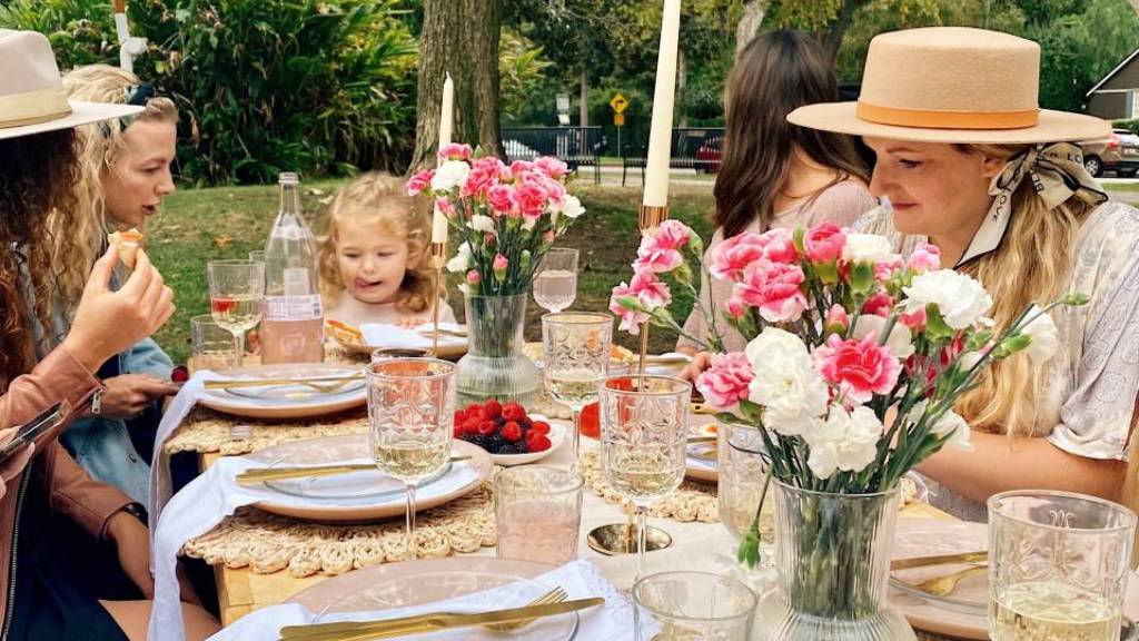 © Picnic Makers - https://picnicmakers.com/ 2 year old birthday brunch table