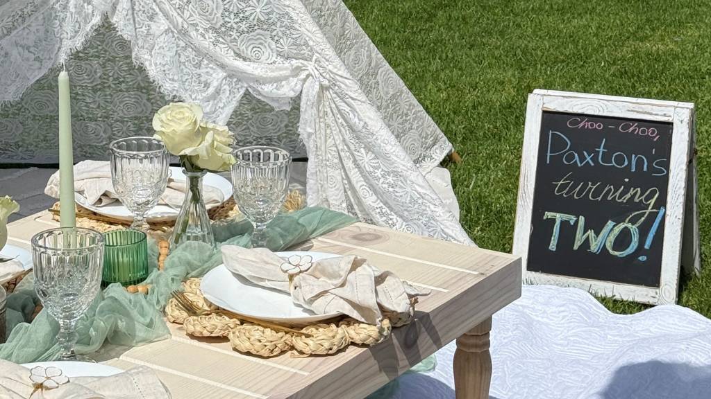 © Picnic Makers - https://picnicmakers.com/ 2 year old birthday picnic setup