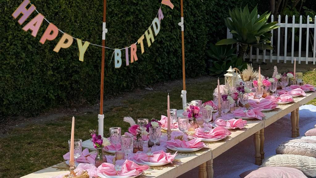 © Picnic Makers - https://picnicmakers.com/ 2 year old birthday pink picnic table
