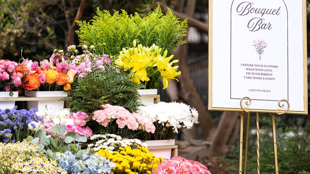 © Picnic Makers - https://picnicmakers.com/ baby in bloom floral welcome sign