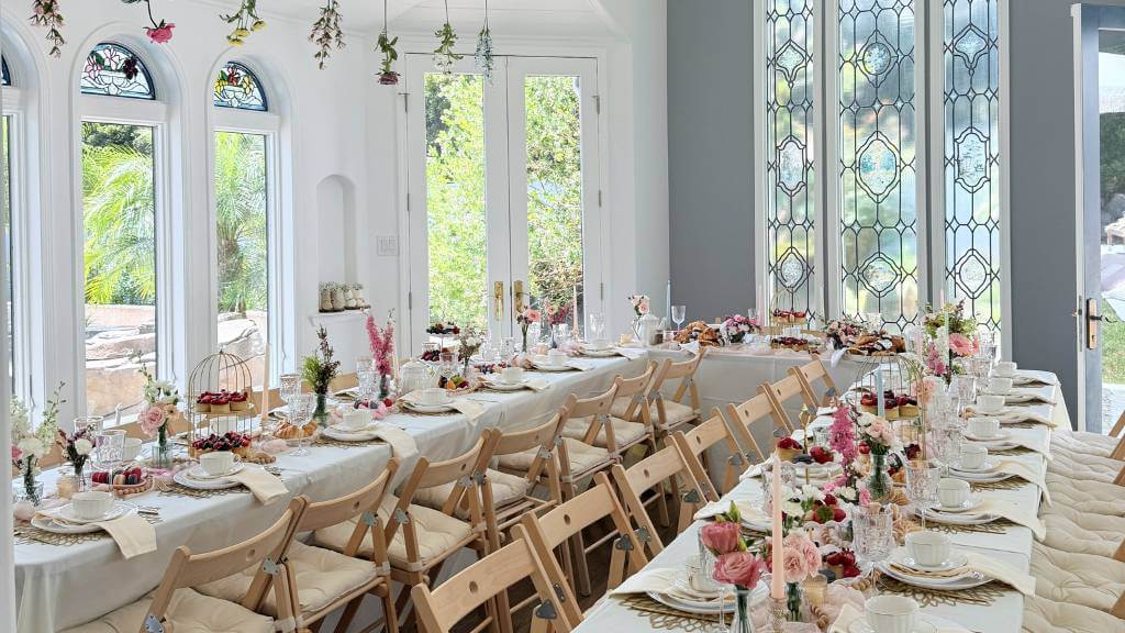 © Picnic Makers - https://picnicmakers.com/ rehearsal dinner table setup