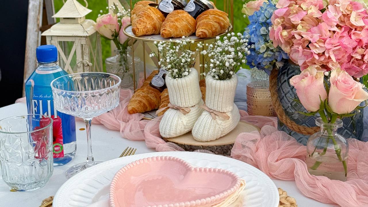 baby-in-bloom-baby-shower-picnic baby in bloom picnic tablescape close-up