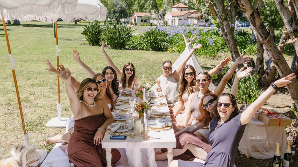 © Picnic Makers - https://picnicmakers.com/ bachelorette party at the park