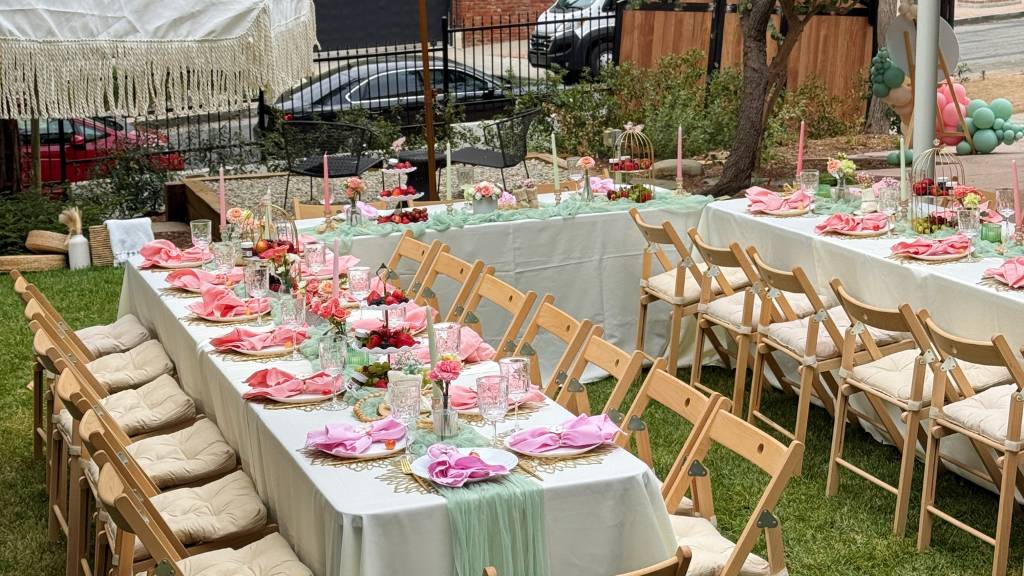 © Picnic Makers - https://picnicmakers.com/ backyard gender neutral baby shower table setup