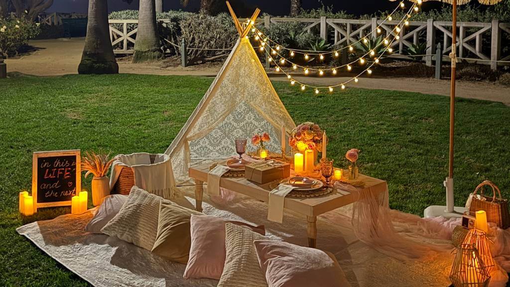 cozy picnic tent for mini-moon
