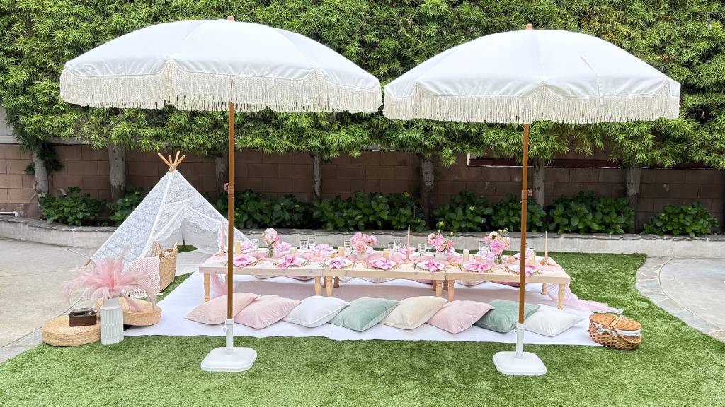 © Picnic Makers - https://picnicmakers.com/ backyard first birthday picnic