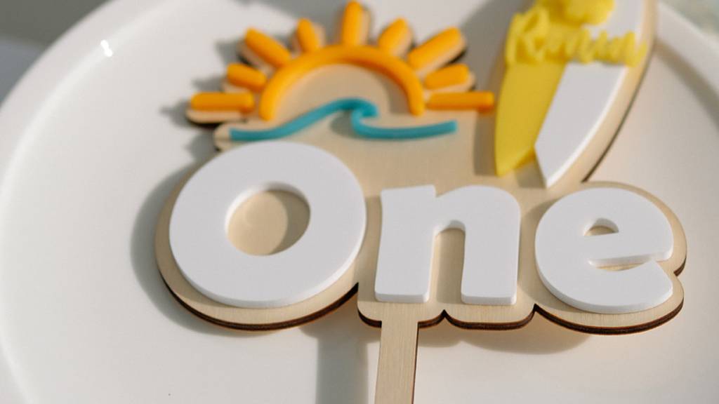 © Picnic Makers - https://picnicmakers.com/ one in the sun cake topper