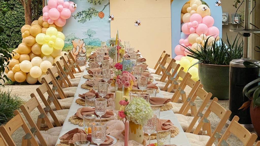 © Picnic Makers - https://picnicmakers.com/ first birthday party table decor