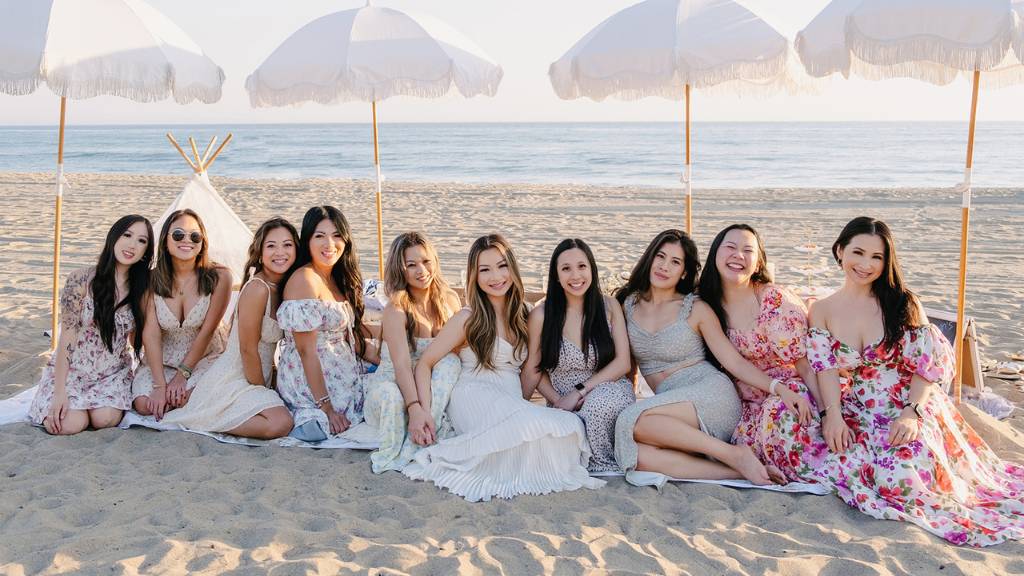 © Picnic Makers - https://picnicmakers.com/ bachelorette party ideas beach picnic