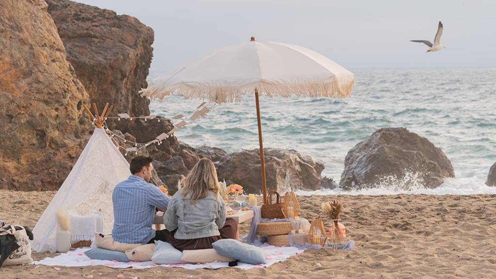 © Picnic Makers - https://picnicmakers.com/ beach date