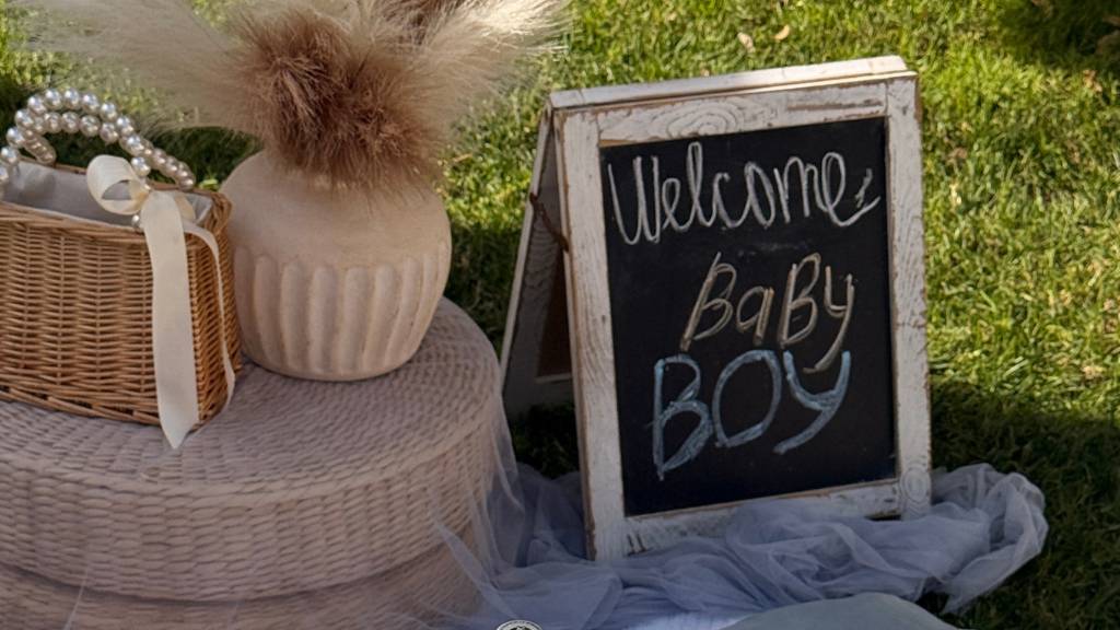 © Picnic Makers - https://picnicmakers.com/ board gender reveal