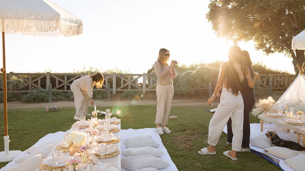 © Picnic Makers - https://picnicmakers.com/ pet friendly park party