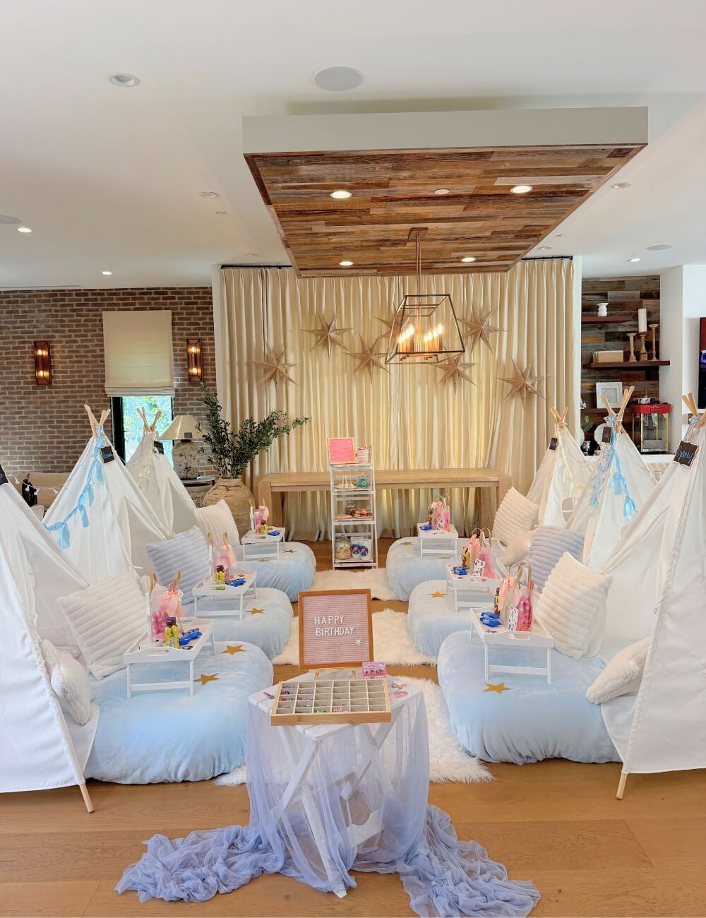 indoor kids birthday picnic setup<br />
i